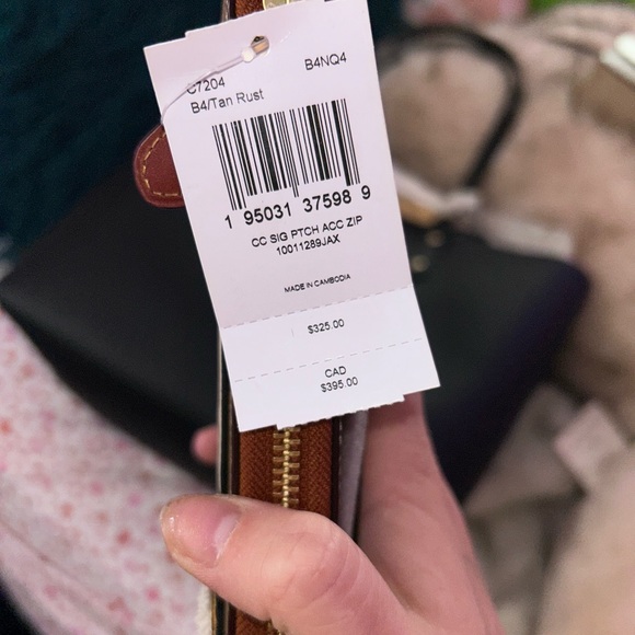 BRAND NEW WITH TAGS. LARGE COACH WALLET, never used. Great quality - Picture 3 of 4